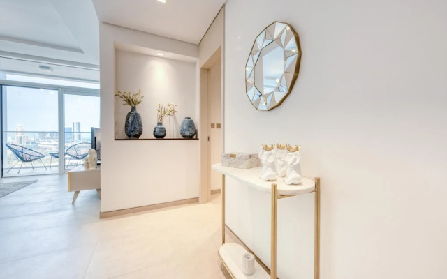 Urban 1BR w Golf Course Views