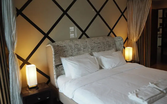 7B - 5 Bedroom Downtown Penthouse With Shared Pool