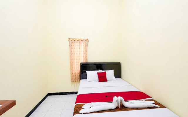RedDoorz Near Makam Bung Karno Blitar – Guest Rooms – Blitar