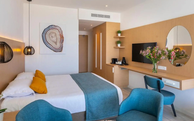 Leonardo Crystal Cove & Spa by the sea - Adults Only