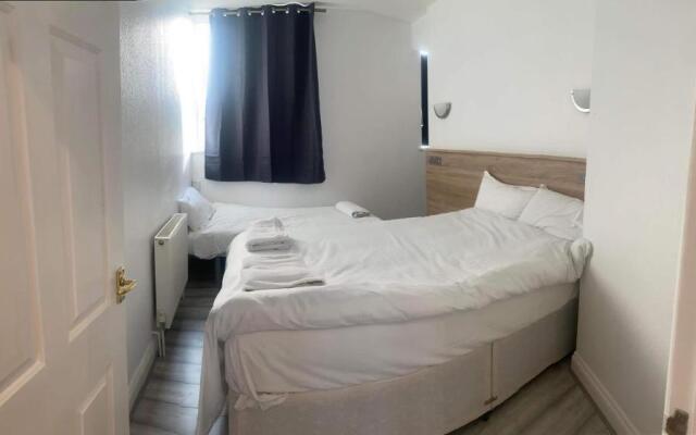 Entire Two Double Bedrooms Flat N4