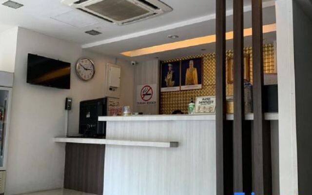 OYO 181 Indigo Hotel Manjalara