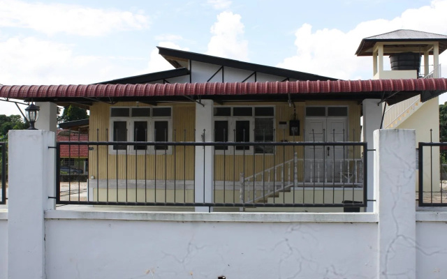 Emma Guest House Rumah Rendah
