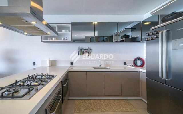 Triplex beira mar com 04 suítes para 12 pessoas.