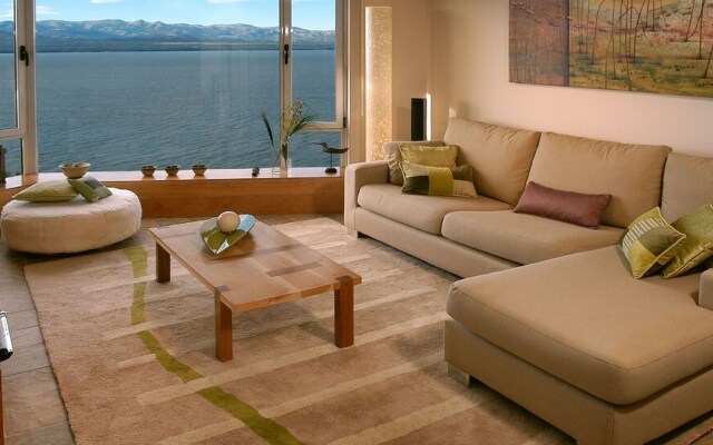 Luxury 2-Bedr Apt Amazing Views AT1