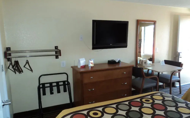 Super 8 Aberdeen Southern Pines