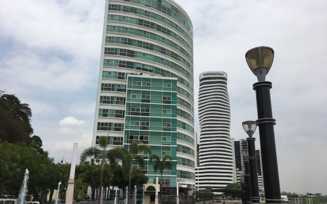 Luxury Suites Riverfront GYE