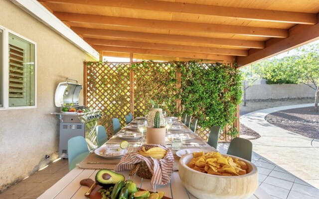 Desert Bloom by Avantstay Incredible Oasis w/ Dreamy Backyard & Patio