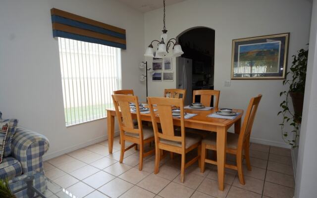 4648 5- Bdrm'Slake Views Facing Poolwater View