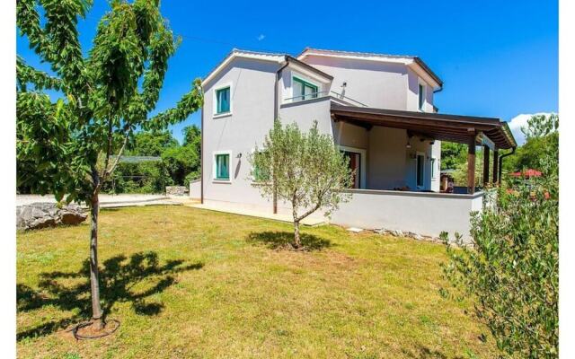 Villa Tara With a Beautiful Heated Pool