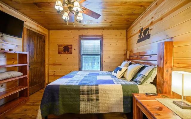 Whitetail Retreat Cabin for 13!