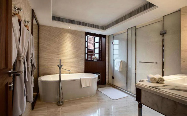 Capella Shanghai, Jian Ye Li