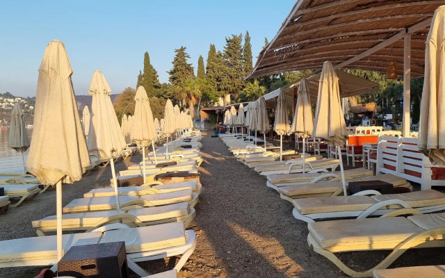 Manuela Hotel