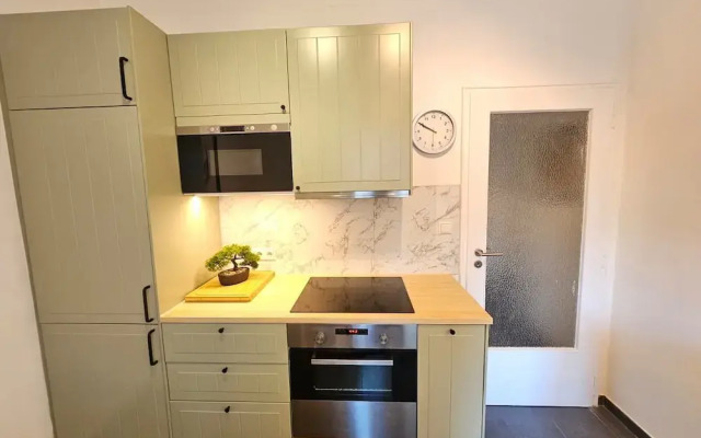 Ideal city stay 1BR near train station