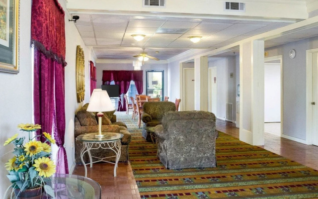 Econo Lodge Canton I-55