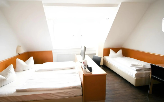 The 4 You Hostel & Hotel