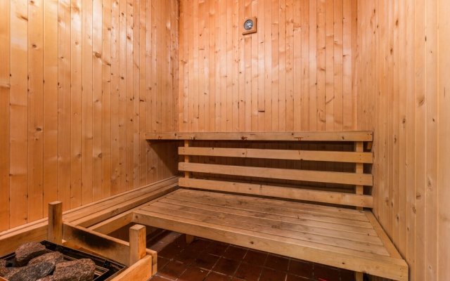 2 Bedroom Lodge With Hot Tub Sauna Full Kitchen Lounge 2 Bathrooms
