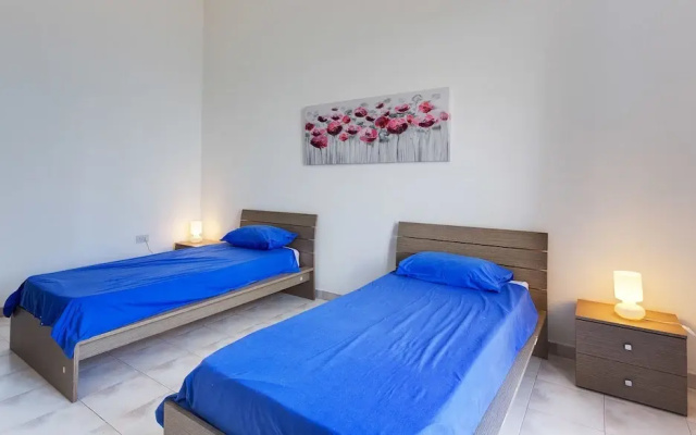 Spacious Seafront Apartment With Stunning Views