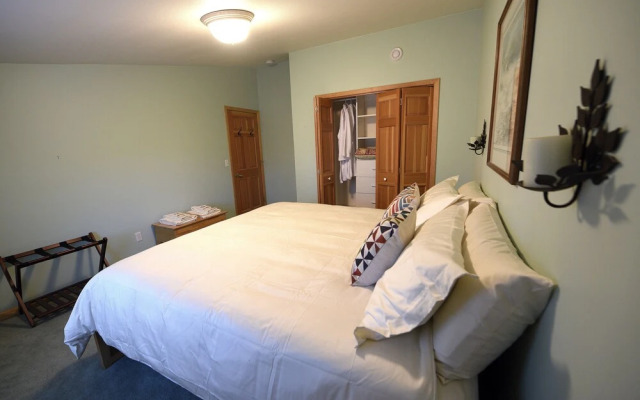 Tonglen Lake Lodge