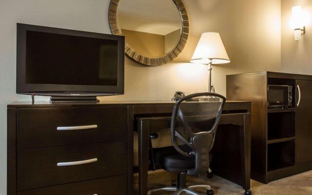 Comfort Suites Huntersville near Lake Norman