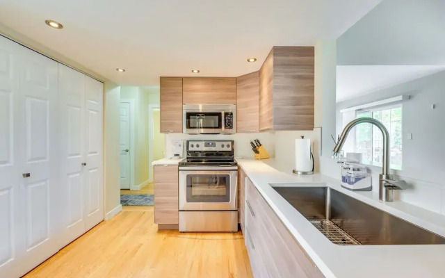 13 Mi to Dtwn Denver: Arvada Townhome w/ Deck