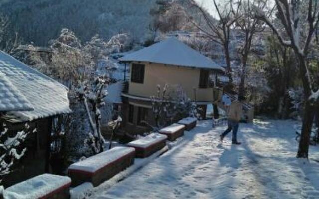 Udechee Huts Hotel