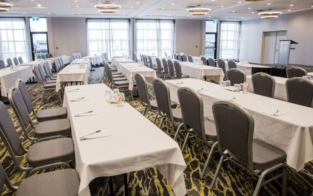 Holiday Inn Hotel & Suites Calgary South Conference Ctr