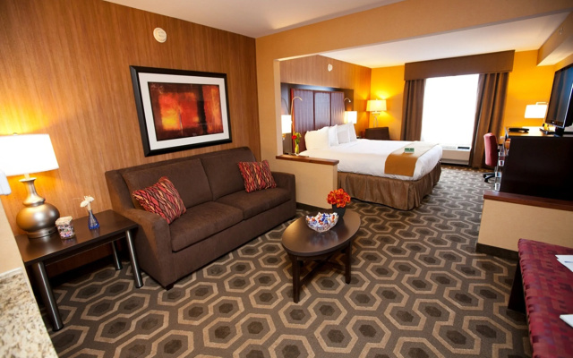 Holiday Inn Express and Suites Vineland Millville by IHG