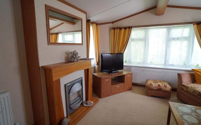 2 Bedroom Caravan at Heacham Beach With Decking