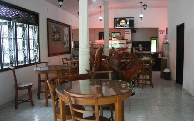 Deniyaya National Motel-sinharaja