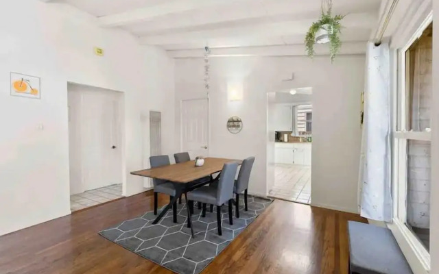 Mid Century Garden View Home Parking