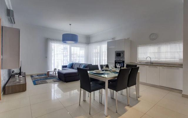 Luxury Apartment IN Fort Cambridge With Pool