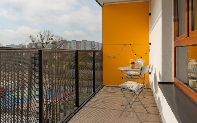 Warsaw Glebocka Apartment by Renters