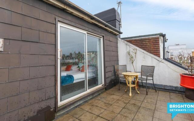 Seabright Townhouse | By My Getaways | Parking for one car