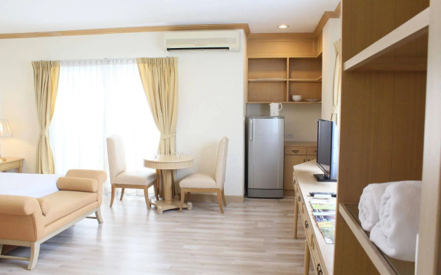 Romance Hotel Bangna (SHA Extra Plus)