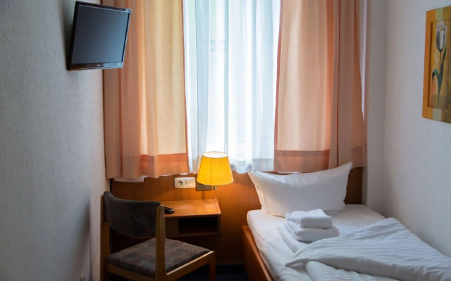 Hotel Mona