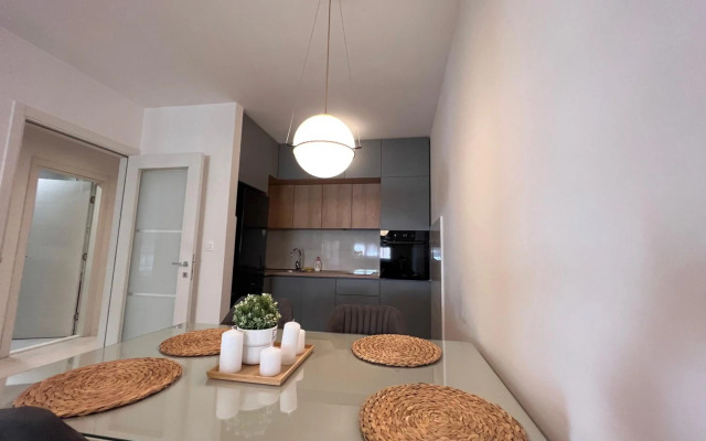 White Homes Apartments • Central Point