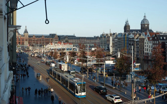 Damrak Short Stay Amsterdam