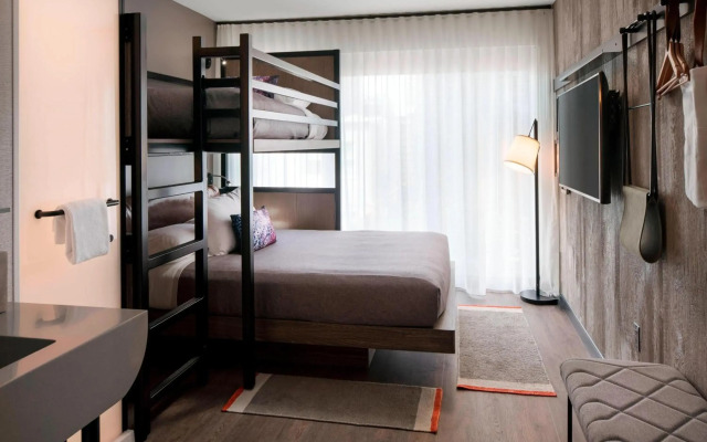 Moxy Chicago Downtown