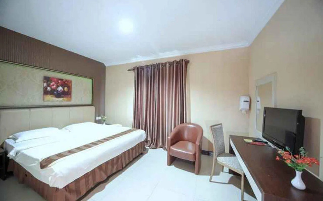 New Hollywood Hotel