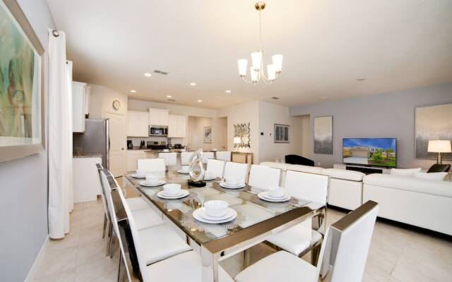 5 Bdrm Solterra New Home