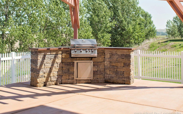 Red Roof Inn & Suites Dickinson