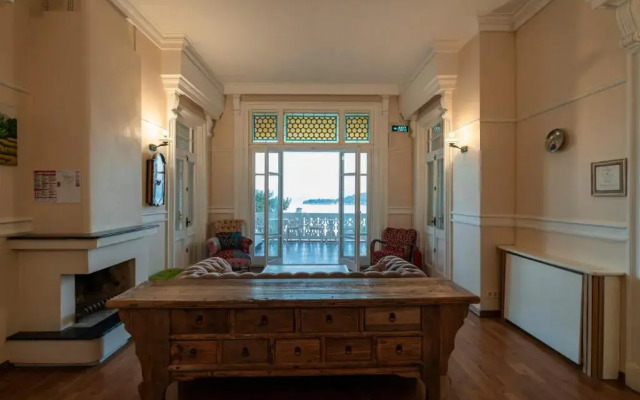 Palais Buyukada ( +12 Yetiskin Oteli )