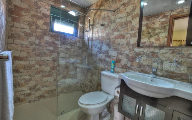 Dapper Beachfront 2 Bedroom Apartment - D201