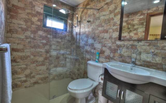Dapper Beachfront 2 Bedroom Apartment - D201