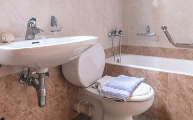 Hotel Avra