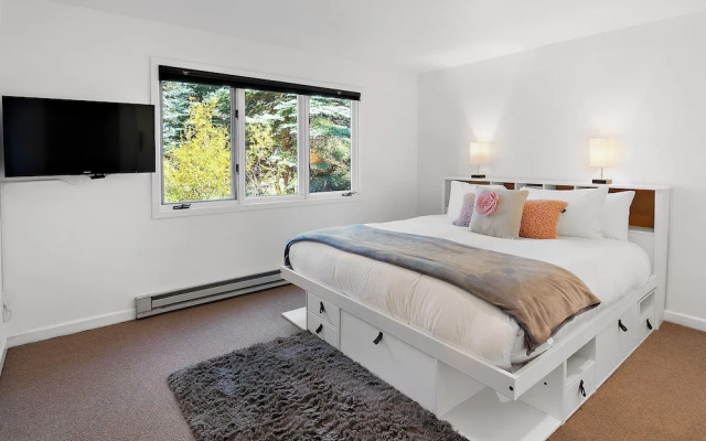 Riverside A03 2 Bedroom Condo by RedAwning