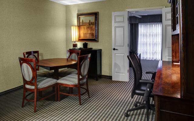 Holiday Inn Express & Suites Atlanta Buckhead, an IHG Hotel