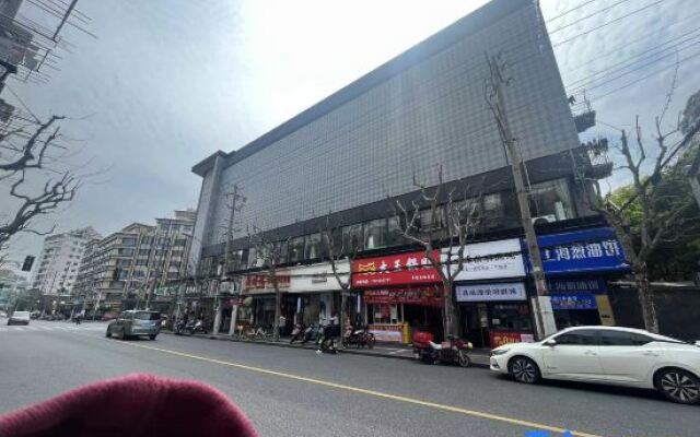 Qingzhuang Homestay (North XiZang Road)