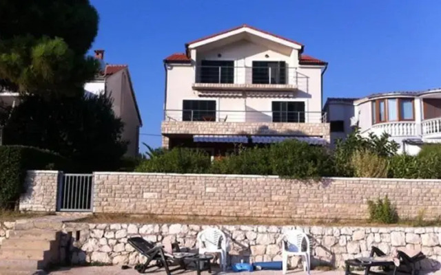 Apartments Pisačić